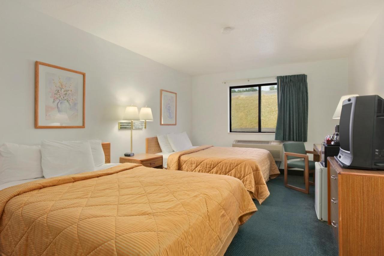 Super 8 By Wyndham East Peoria Motel Room photo