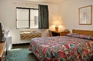 Super 8 By Wyndham East Peoria Motel Room photo