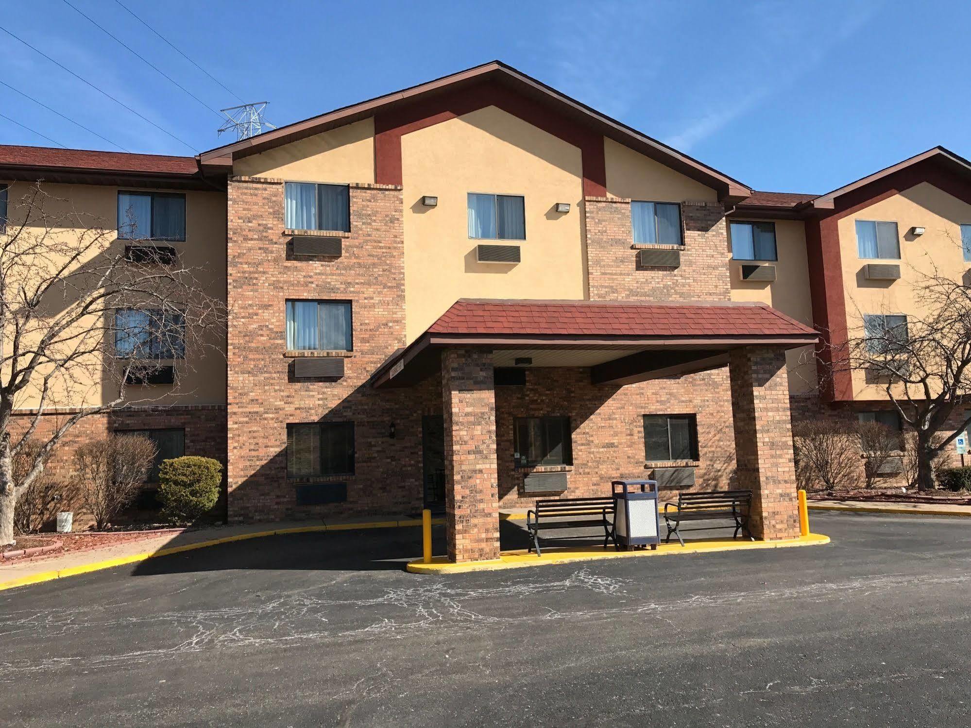 Super 8 By Wyndham Peoria East Motel Exterior photo